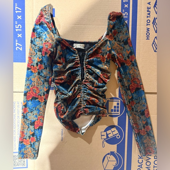 UO Georgia Velour Lace-Up Top - Floral Ruched Long Sleeve Velvet - Picture 7 of 8